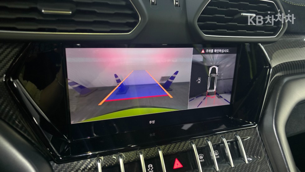 Lamborghini Urus — miniaturë 13
