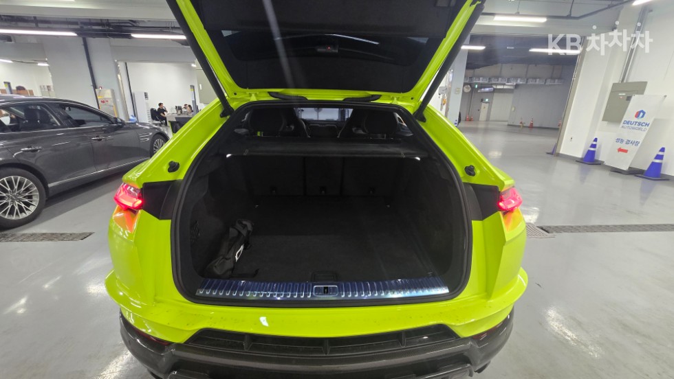 Lamborghini Urus — miniaturë 19