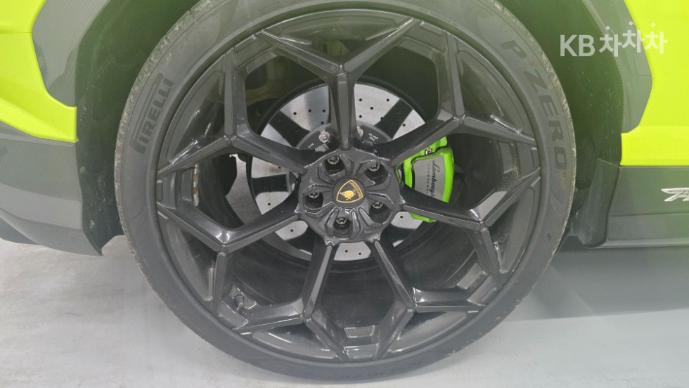 Lamborghini Urus — miniaturë 21