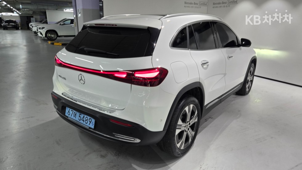 Mercedes-Benz EQA — miniaturë 4
