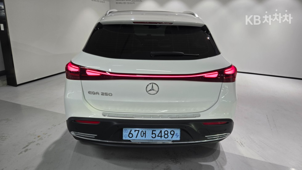 Mercedes-Benz EQA — miniaturë 3