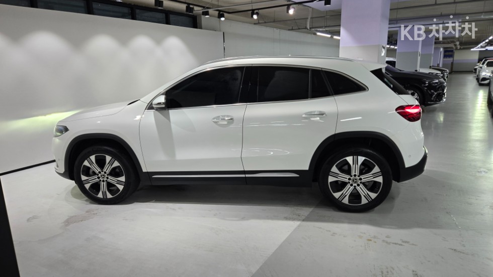 Mercedes-Benz EQA — miniaturë 8