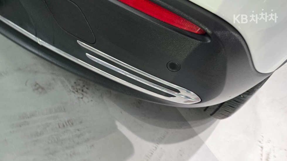 Mercedes-Benz EQA — miniaturë 11