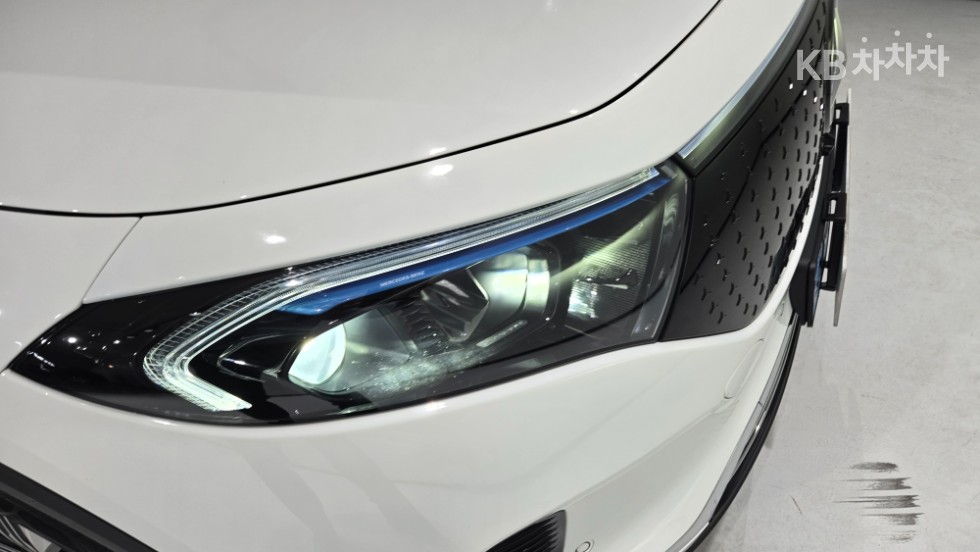 Mercedes-Benz EQA — miniaturë 12