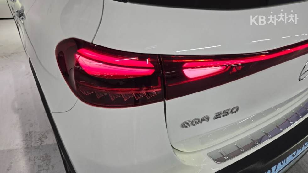 Mercedes-Benz EQA — miniaturë 13