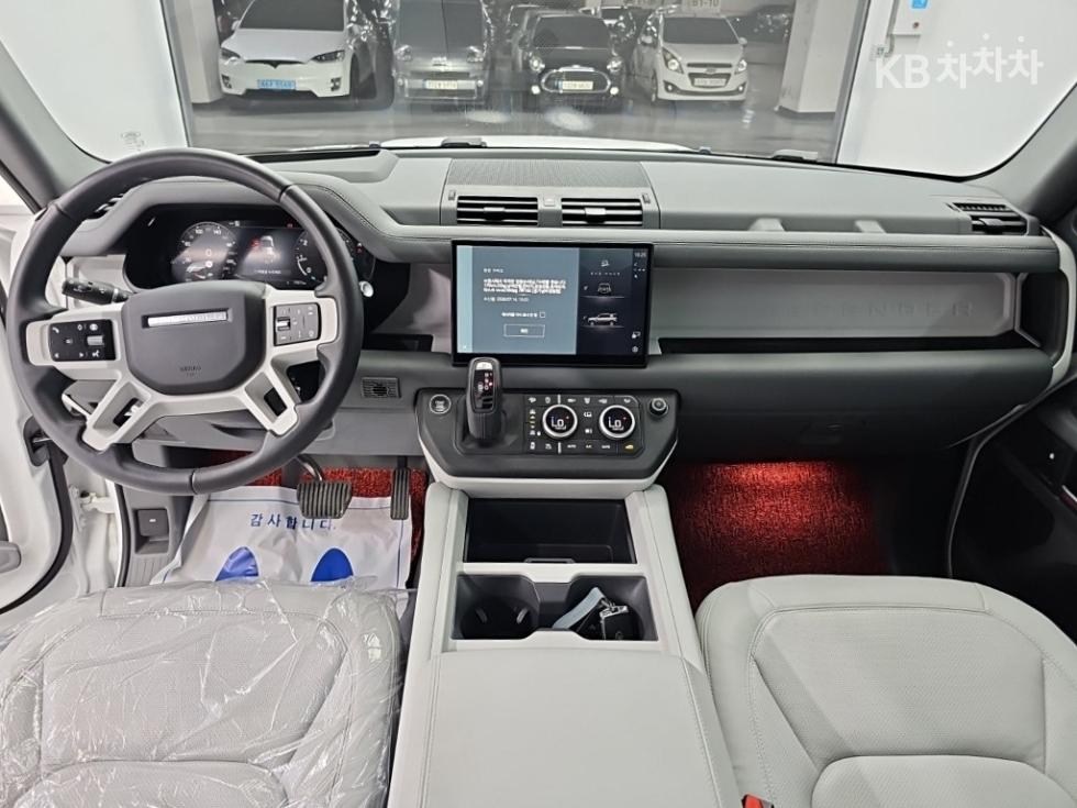 Land Rover Defender — miniaturë 7