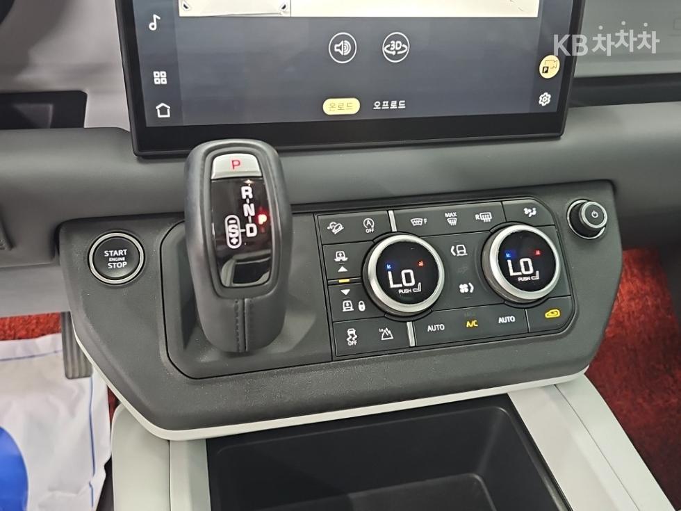 Land Rover Defender — miniaturë 8