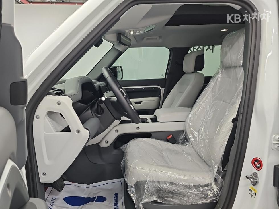 Land Rover Defender — miniaturë 11