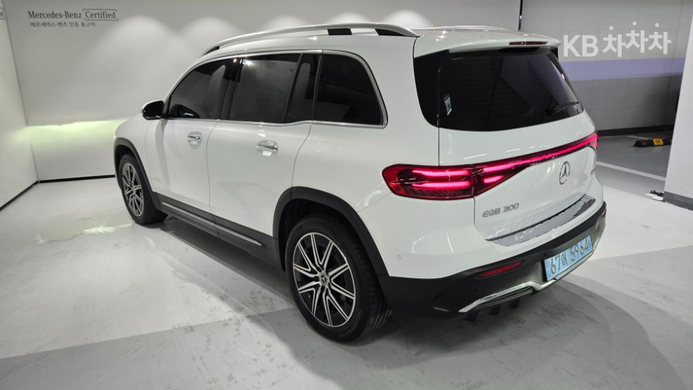 Mercedes-Benz EQB — miniaturë 7