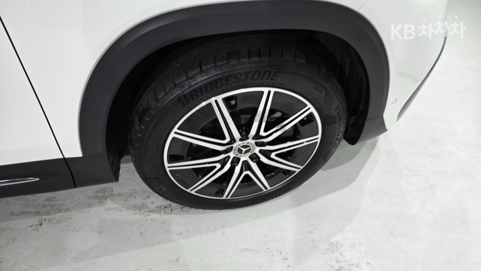 Mercedes-Benz EQB — miniaturë 16
