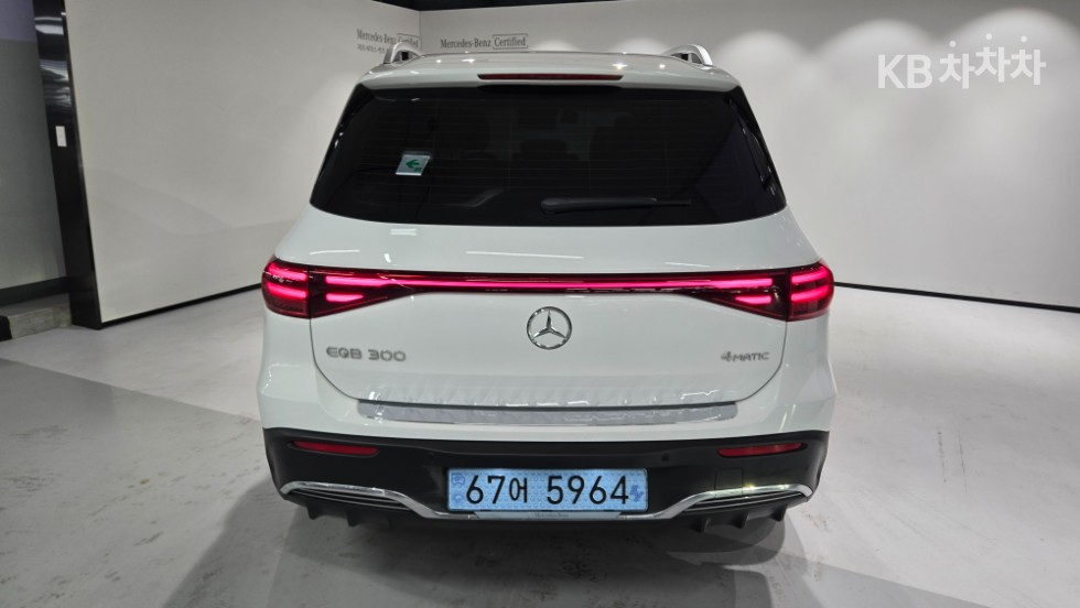 Mercedes-Benz EQB — miniaturë 3