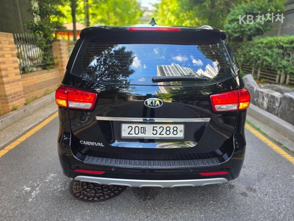 Kia Carnival — miniaturë 3