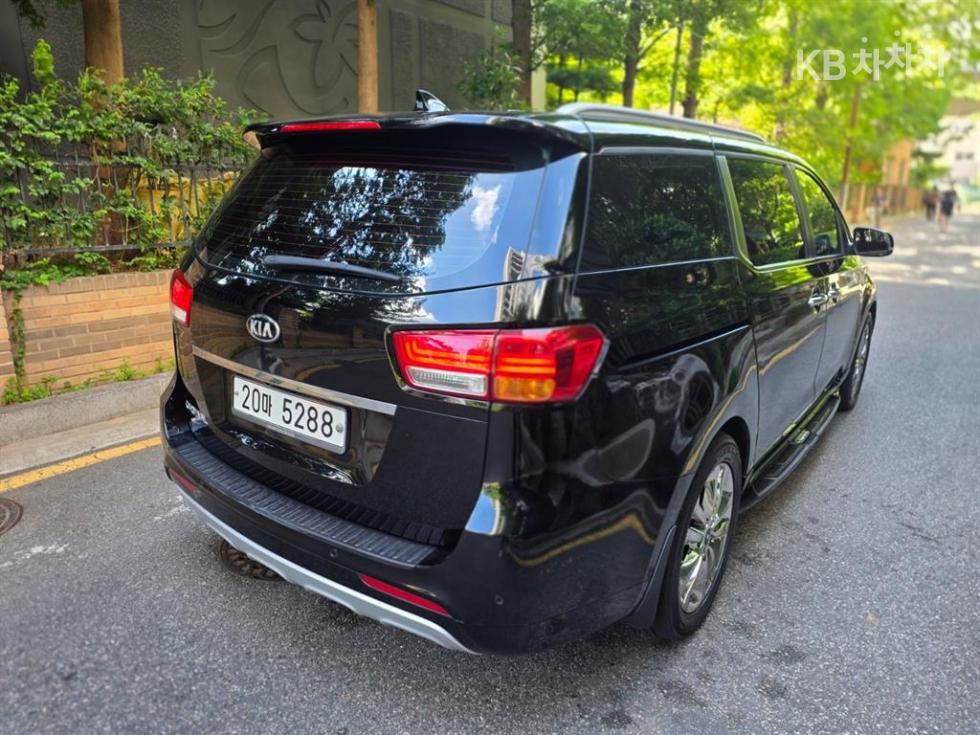 Kia Carnival — miniaturë 4