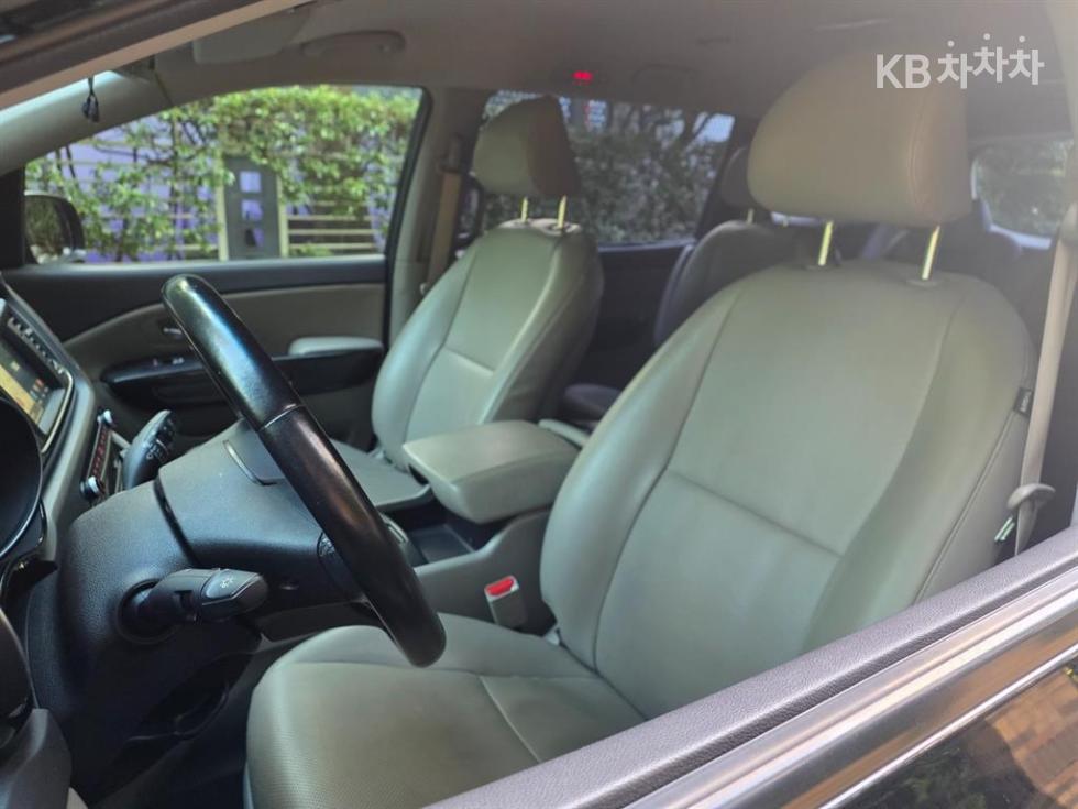 Kia Carnival — miniaturë 9
