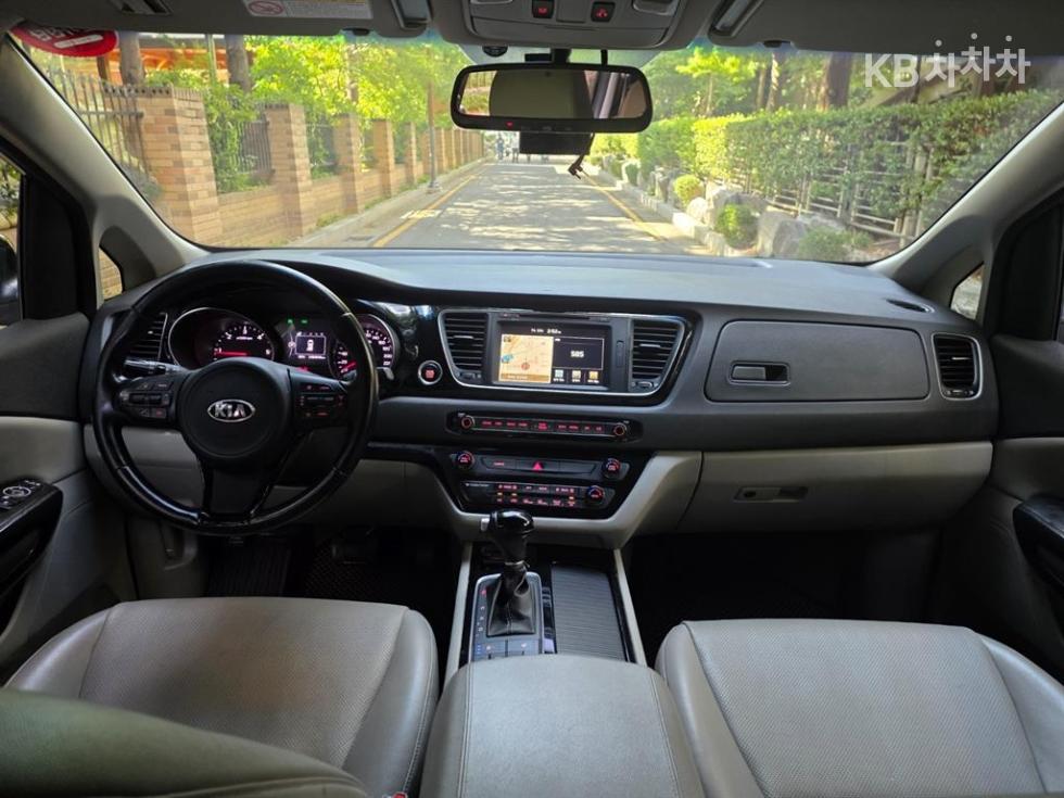 Kia Carnival — miniaturë 10