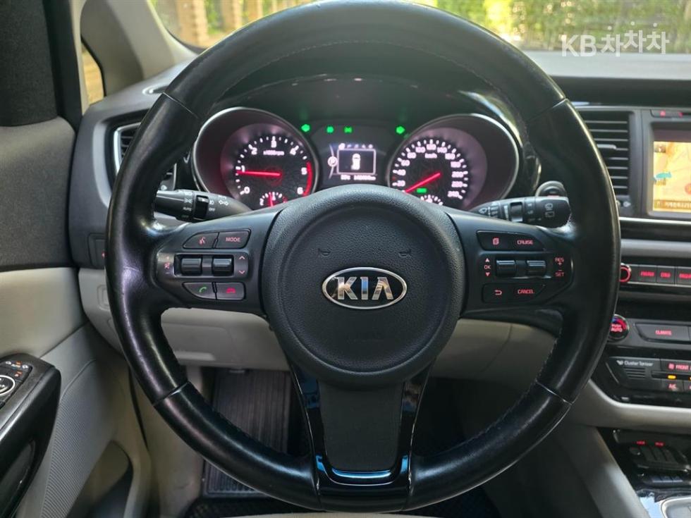 Kia Carnival — miniaturë 11