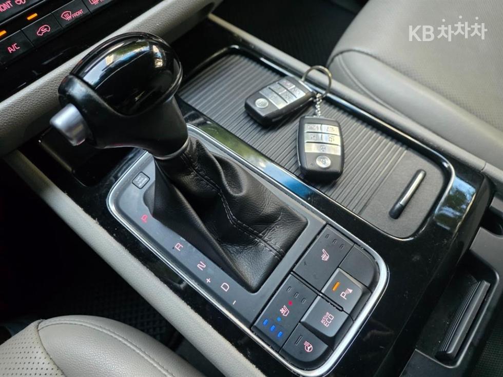 Kia Carnival — miniaturë 17