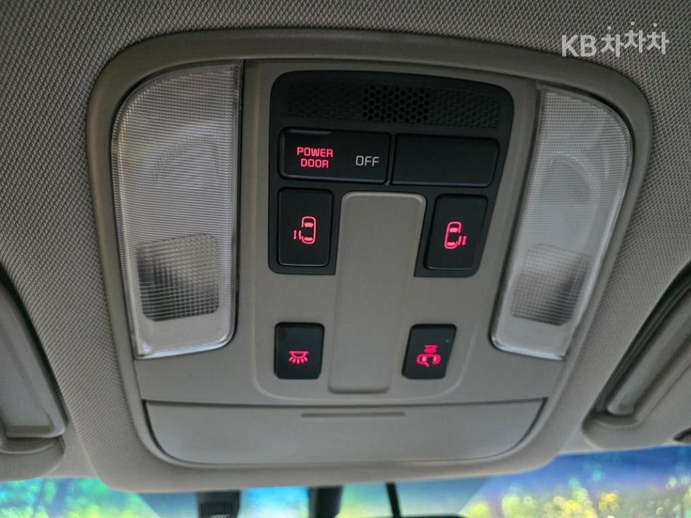Kia Carnival — miniaturë 19