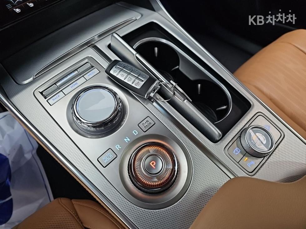 2023 Genesis GV80 photo