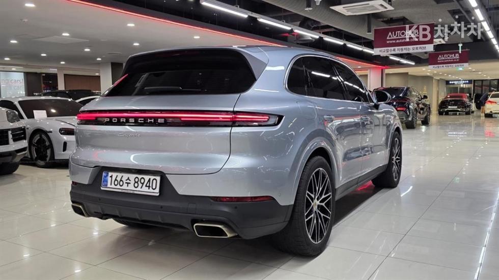 Porsche Cayenne — miniaturë 16