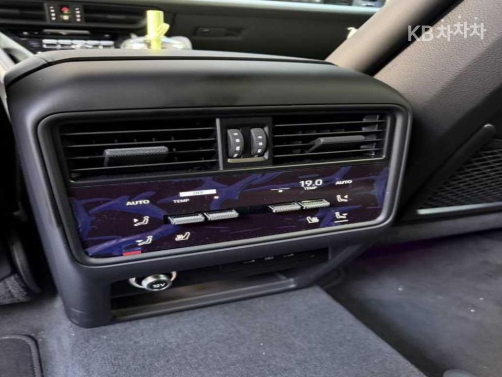Porsche Cayenne — miniaturë 12