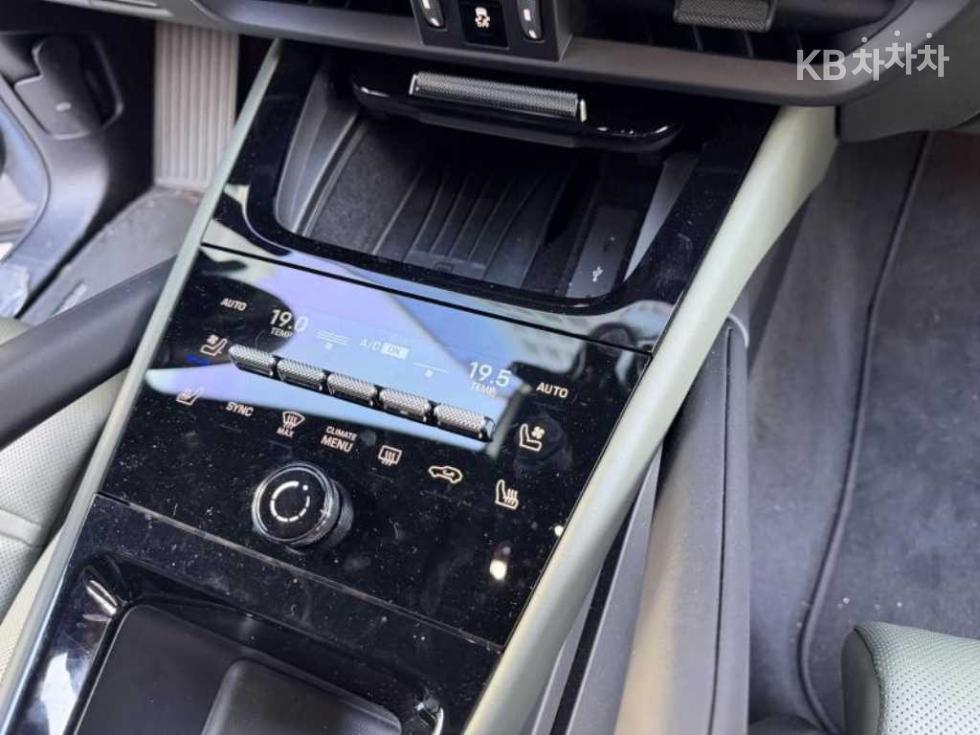 Porsche Cayenne — miniaturë 17