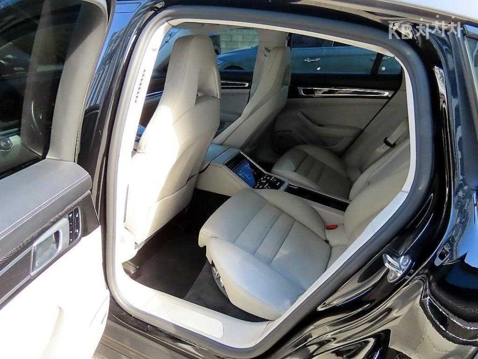 2018 Porsche (971) photo