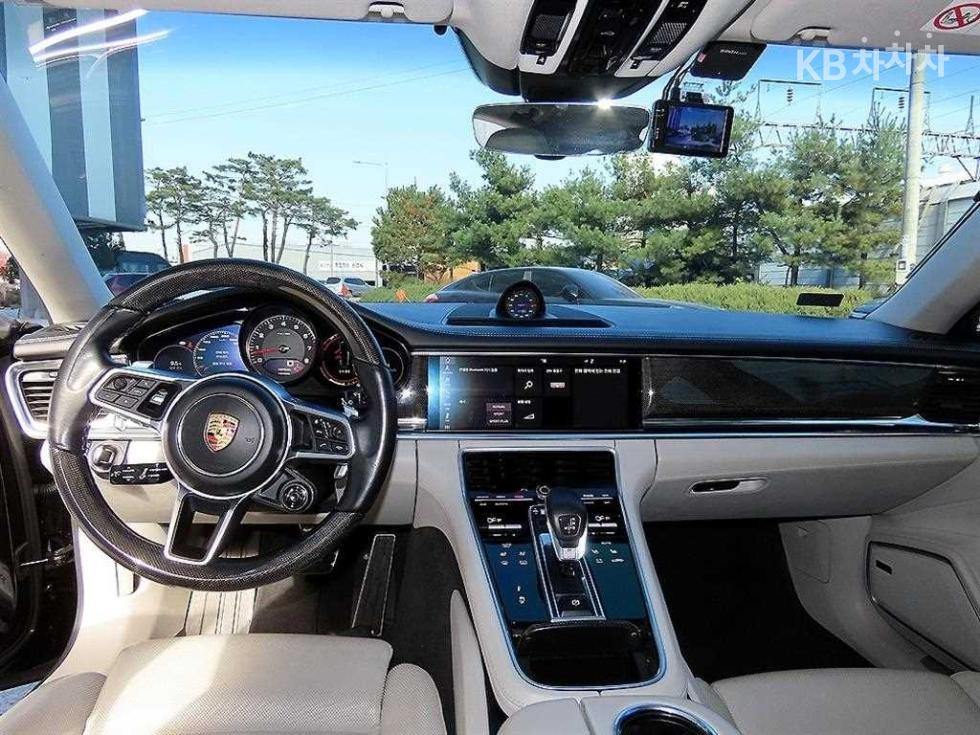 2018 Porsche (971) photo