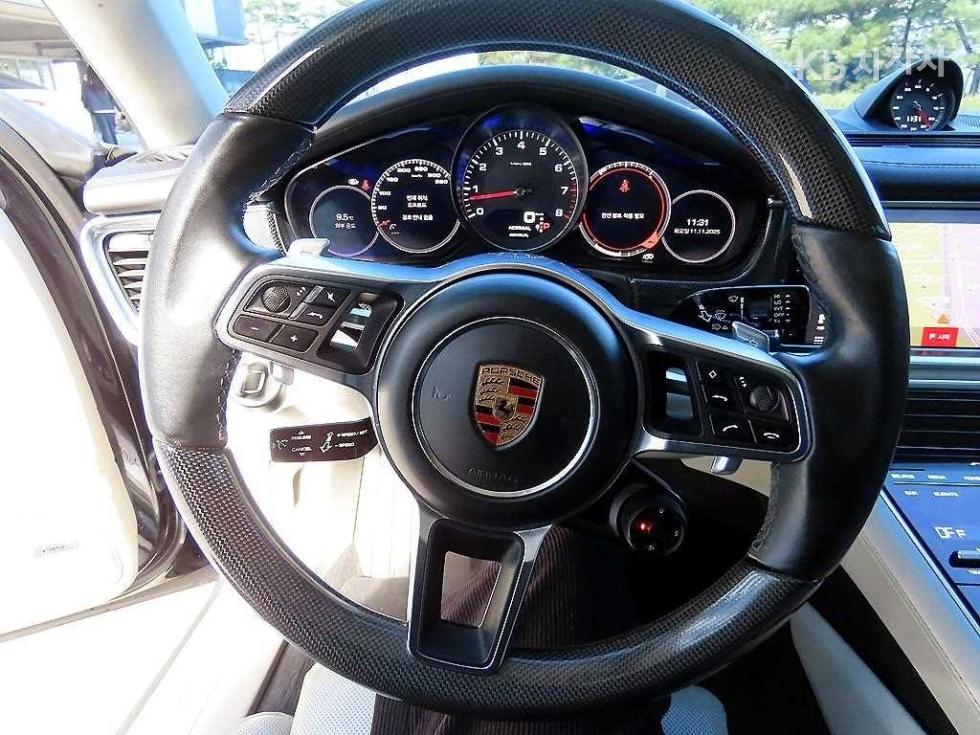 2018 Porsche (971) photo