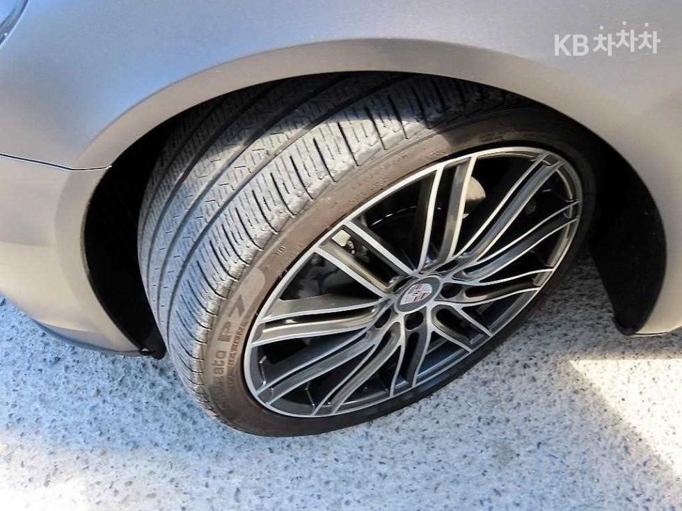 2018 Porsche (971) photo