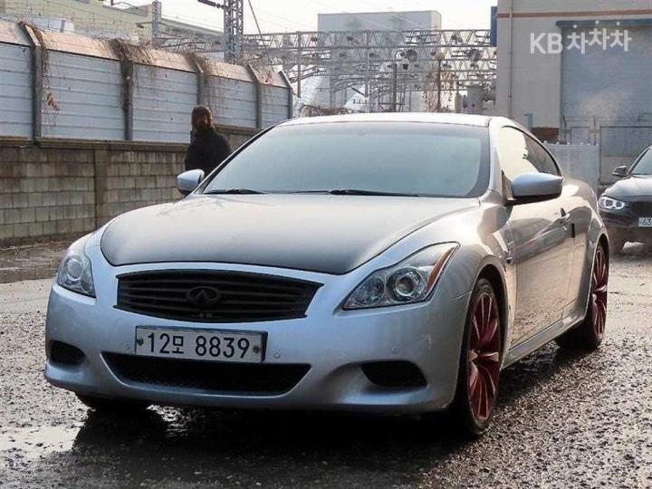 Infiniti G37 2008 photo 2