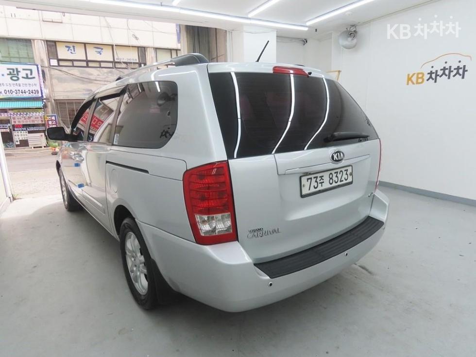Kia Carnival — miniaturë 4