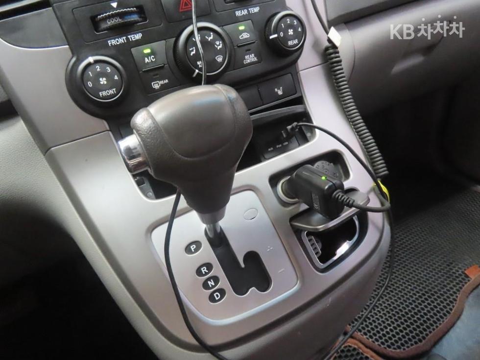 Kia Carnival — miniaturë 13