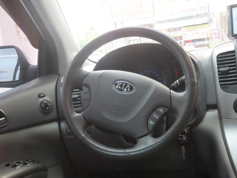 Kia Carnival — miniaturë 18