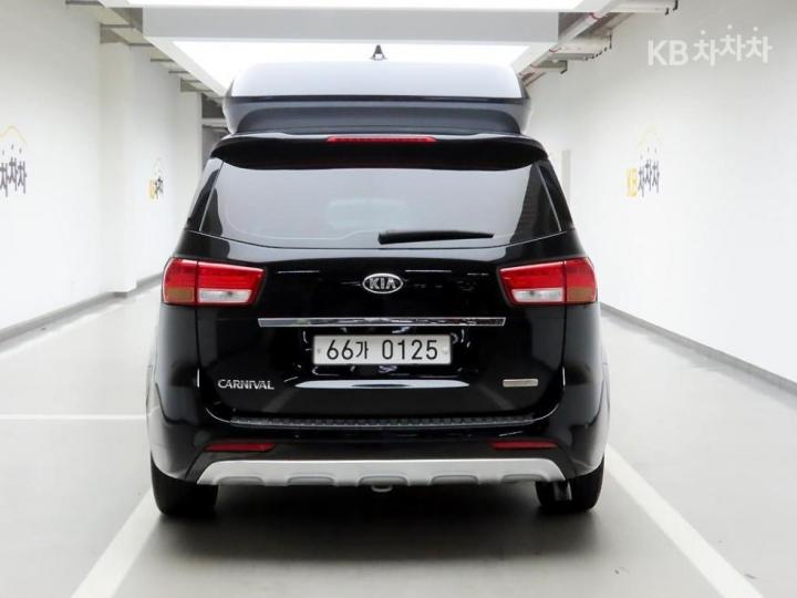Kia Carnival — miniaturë 3