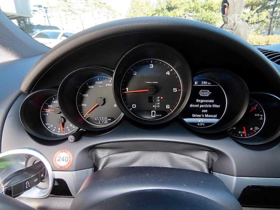 Porsche Cayenne — miniaturë 9