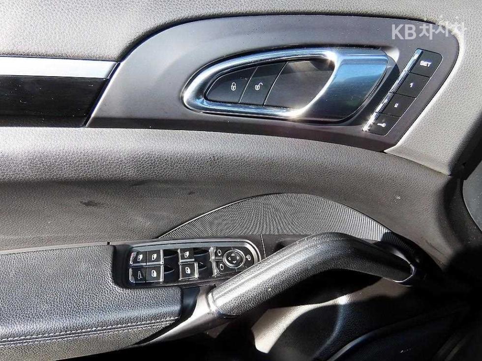 Porsche Cayenne — miniaturë 11