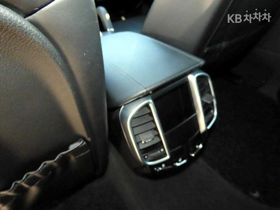 Porsche Cayenne — miniaturë 15
