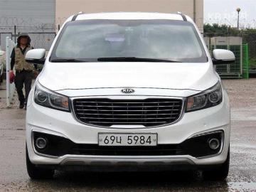 Kia Carnival 9-seater Luxury — foto 1
