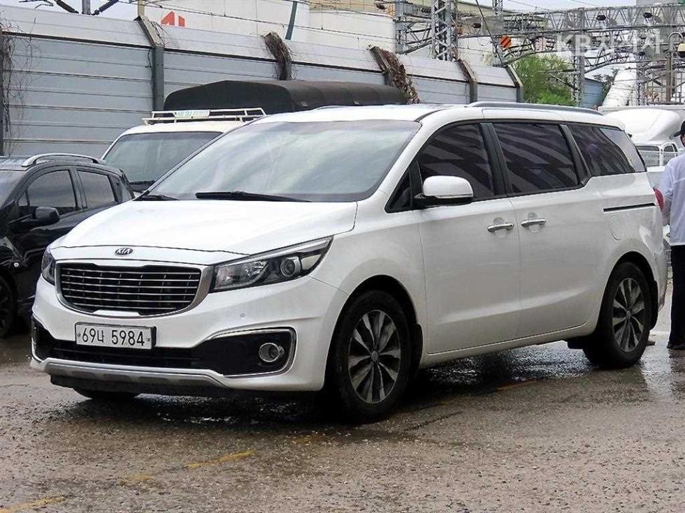Kia Carnival — miniaturë 2