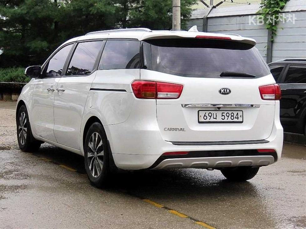 Kia Carnival — miniaturë 3