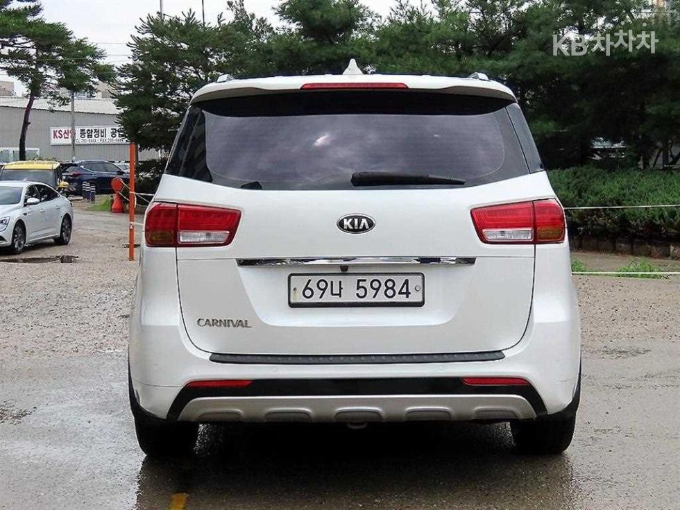 Kia Carnival — miniaturë 4