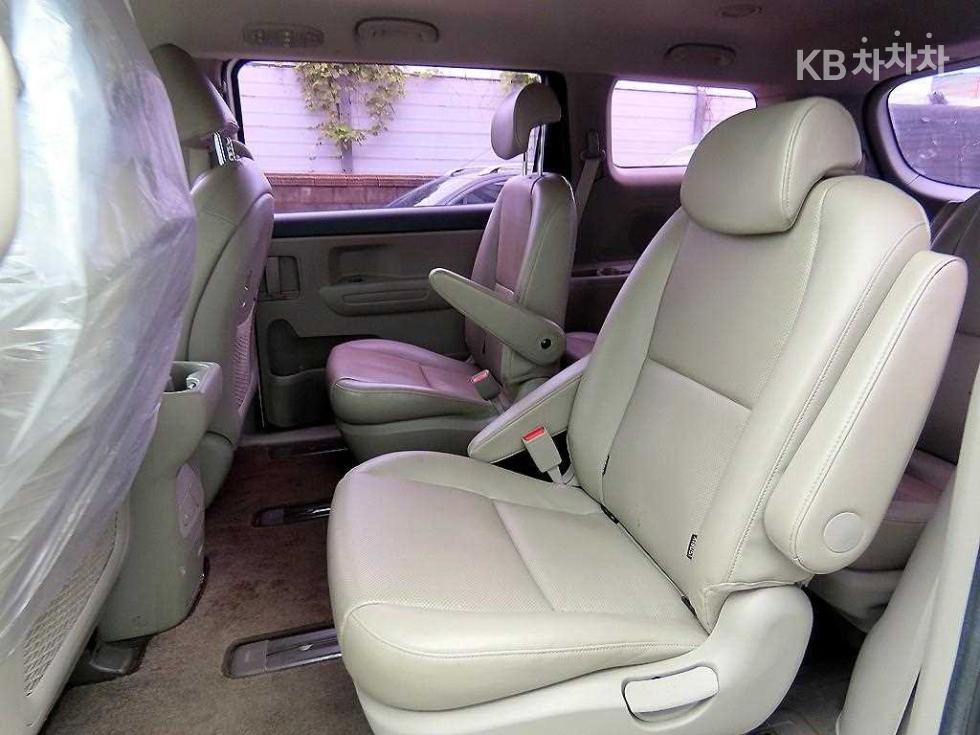Kia Carnival — miniaturë 6