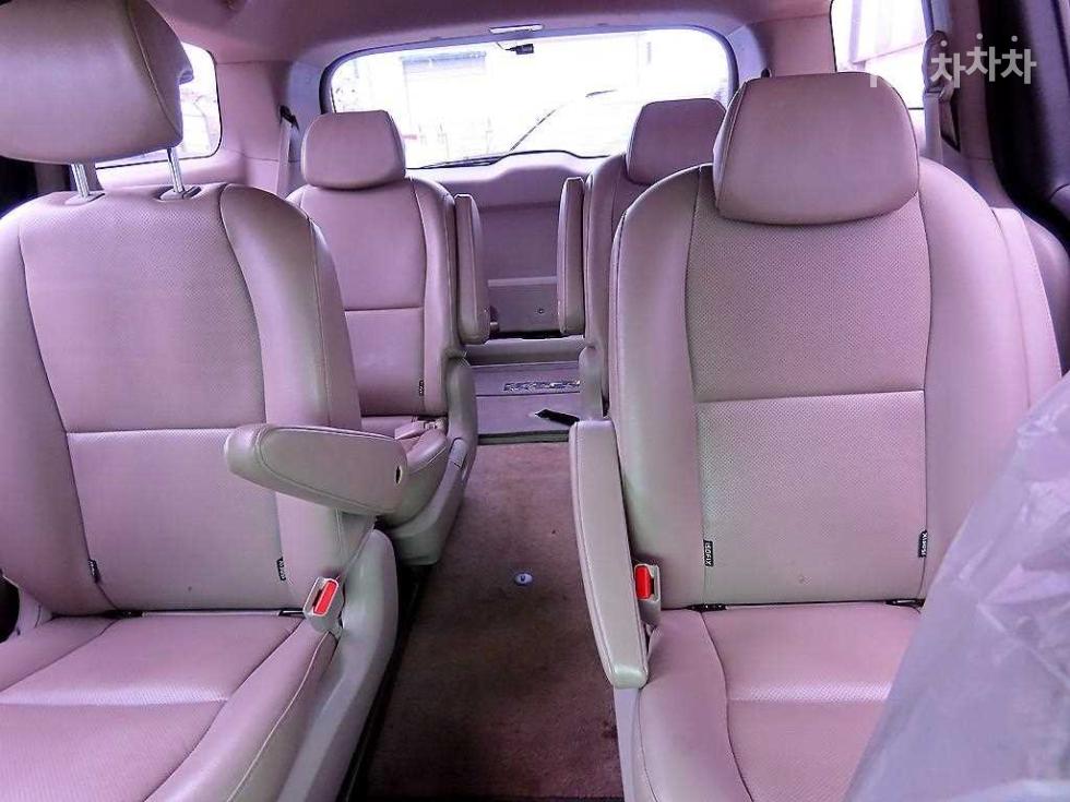 Kia Carnival — miniaturë 7