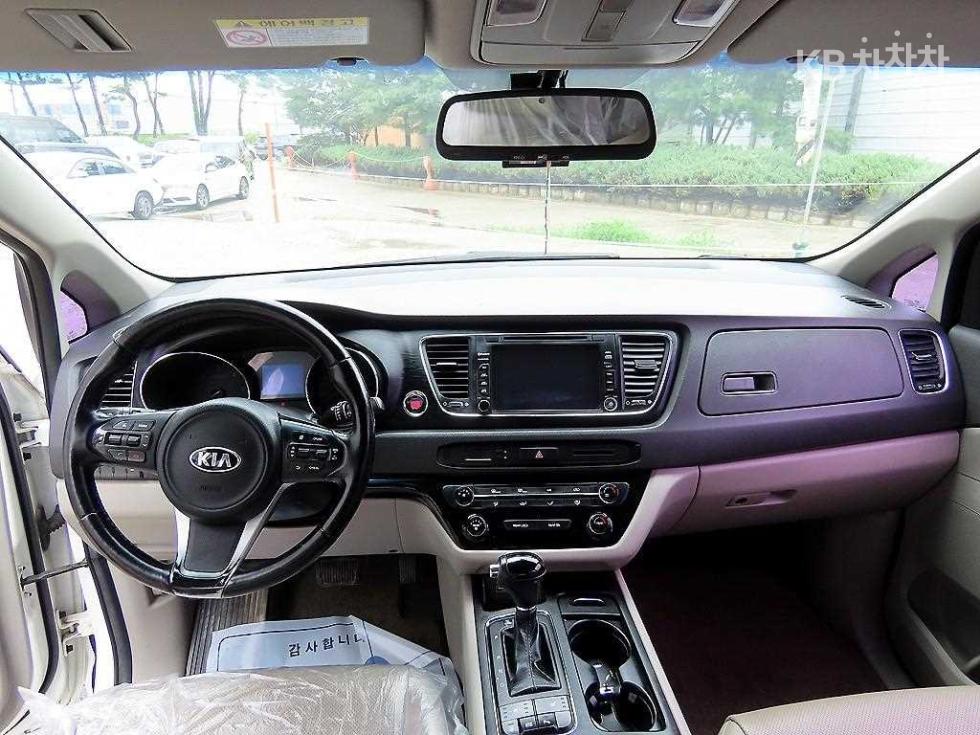 Kia Carnival — miniaturë 8