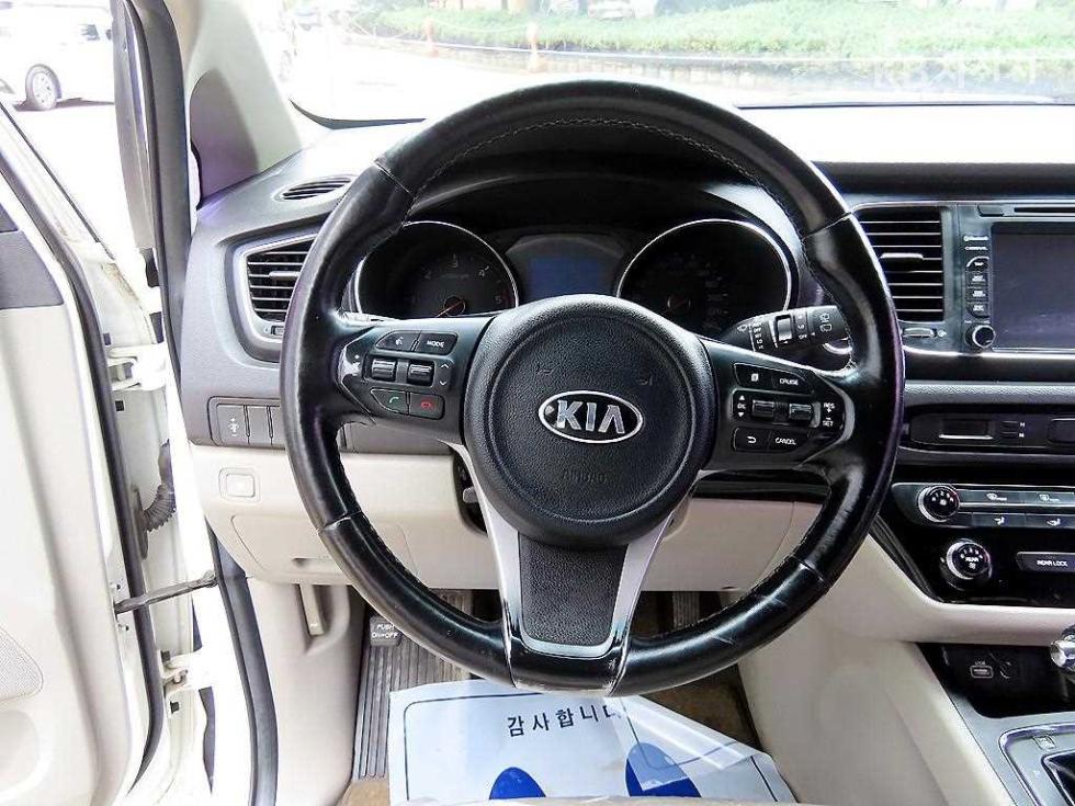 Kia Carnival — miniaturë 9