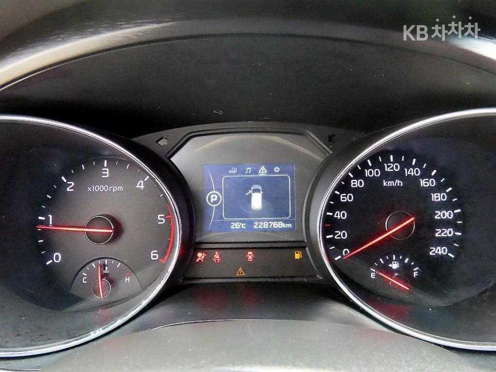 Kia Carnival — miniaturë 10