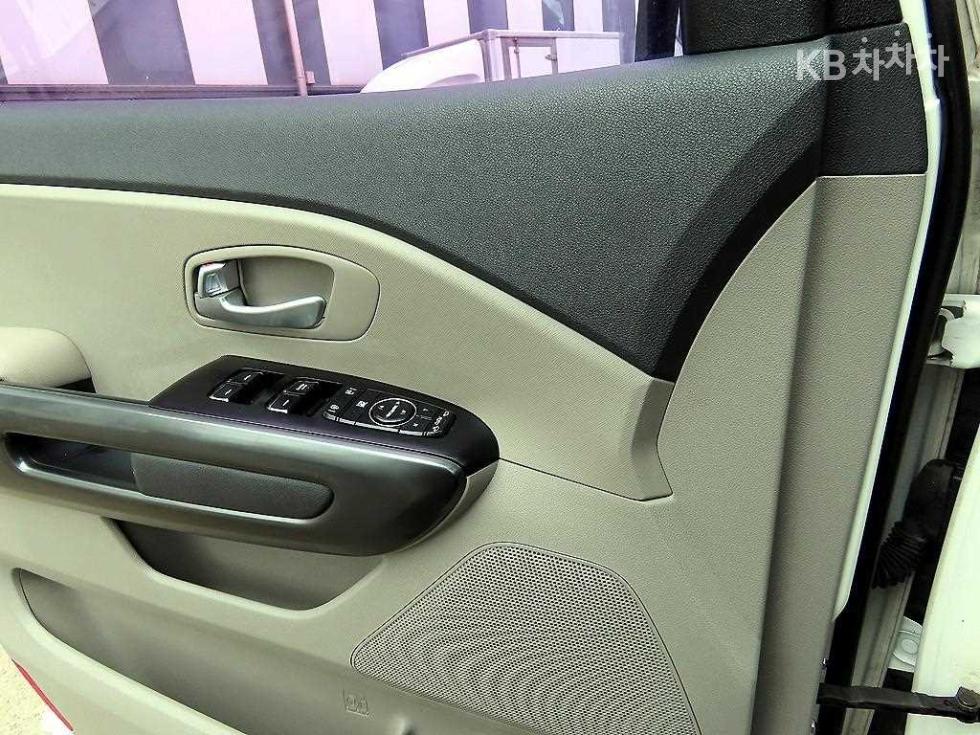 Kia Carnival — miniaturë 12