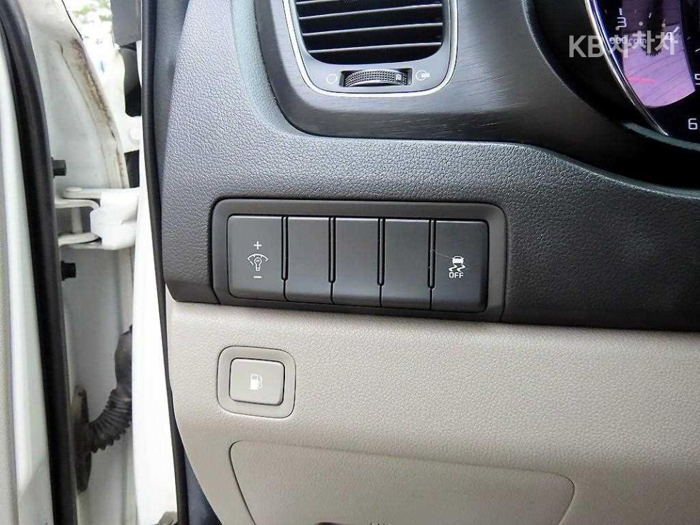 Kia Carnival — miniaturë 13