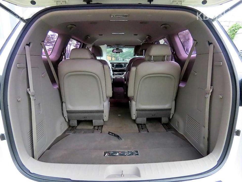 Kia Carnival — miniaturë 17